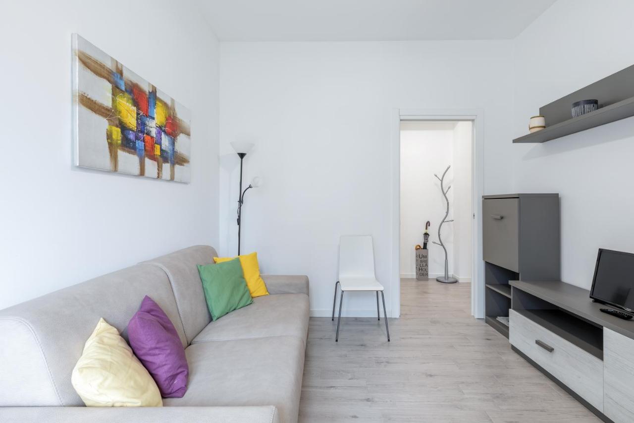 Piazza De Angeli M1 Comfortable Flat With Balcony Milano Ngoại thất bức ảnh