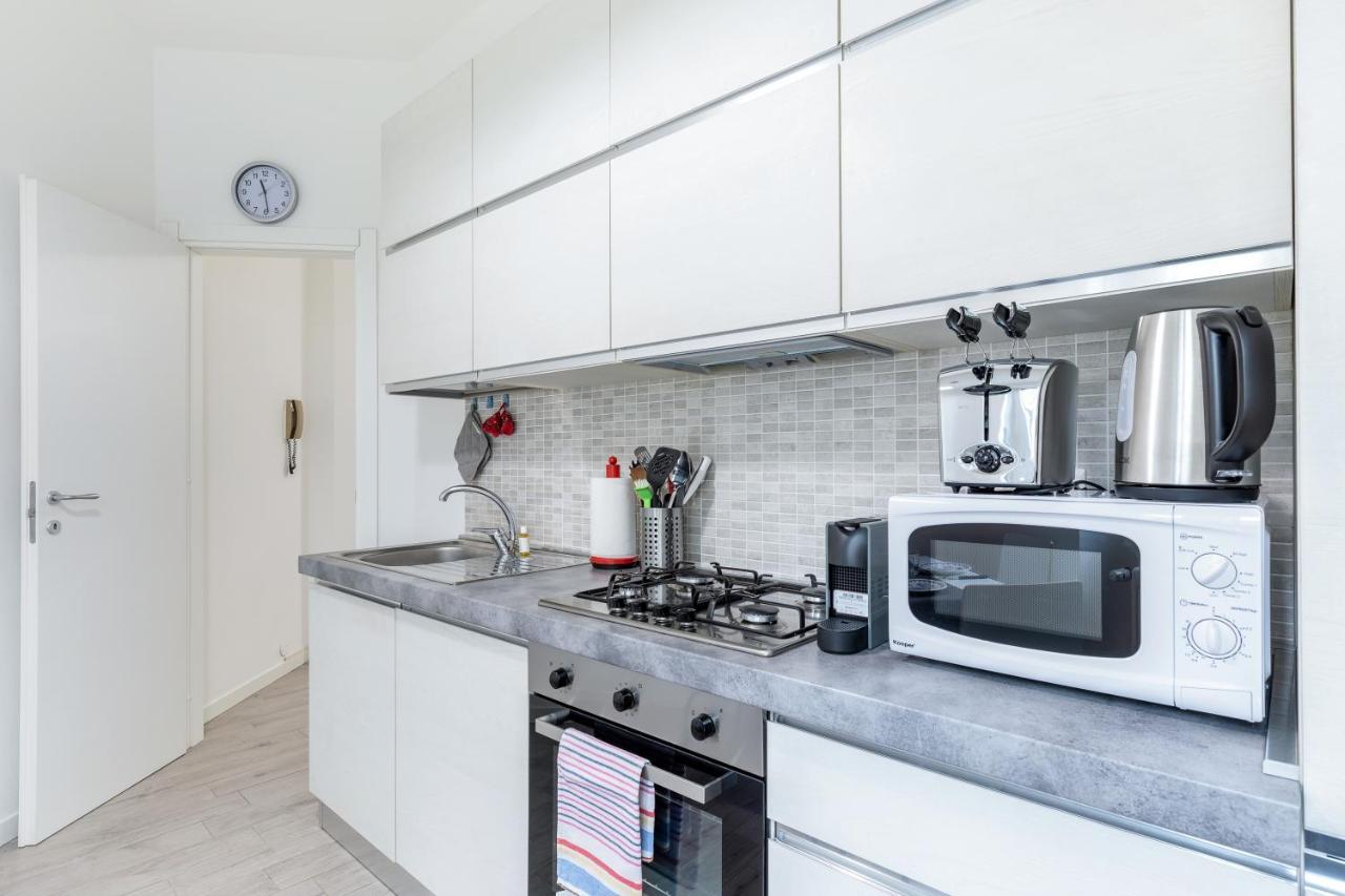 Piazza De Angeli M1 Comfortable Flat With Balcony Milano Ngoại thất bức ảnh