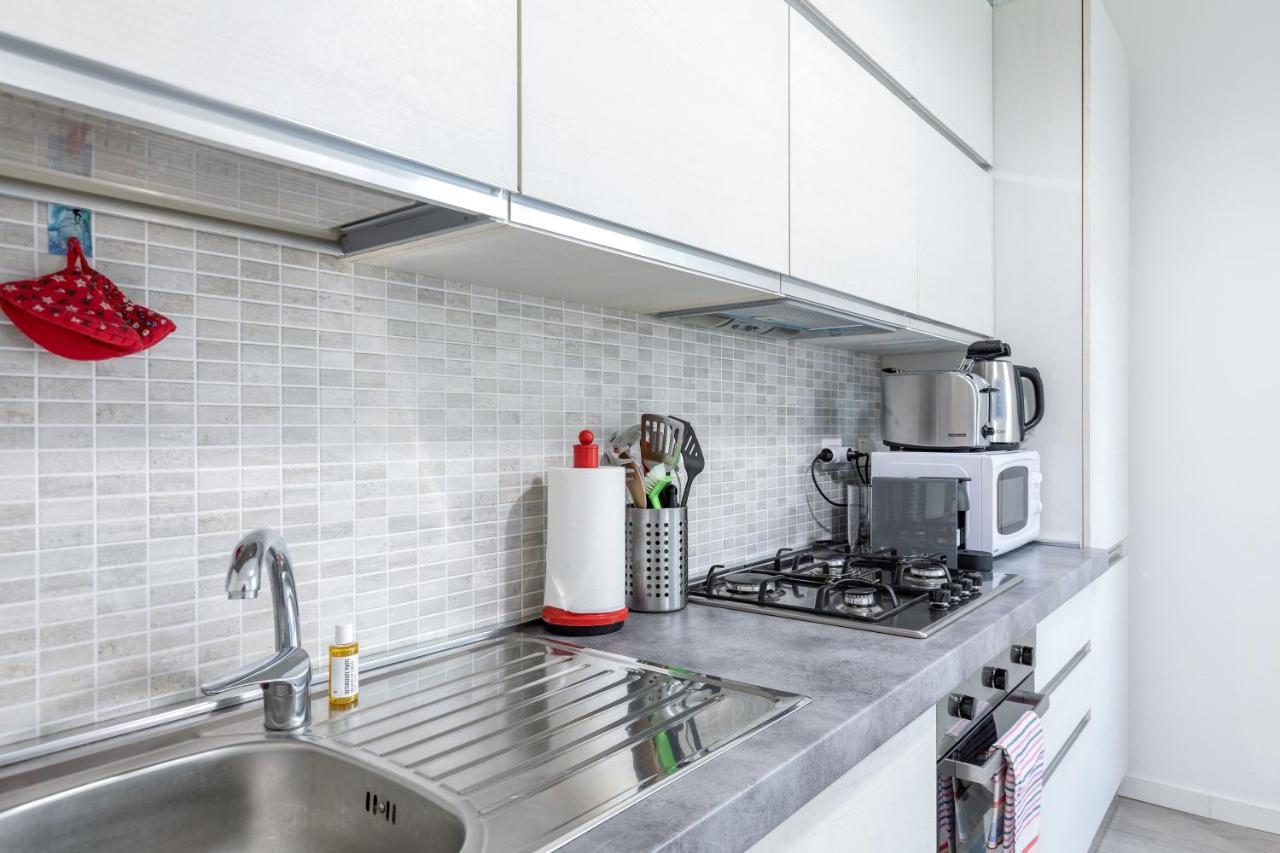 Piazza De Angeli M1 Comfortable Flat With Balcony Milano Ngoại thất bức ảnh