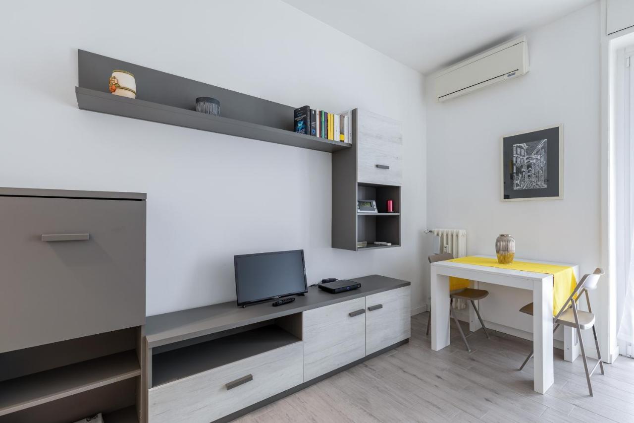 Piazza De Angeli M1 Comfortable Flat With Balcony Milano Ngoại thất bức ảnh